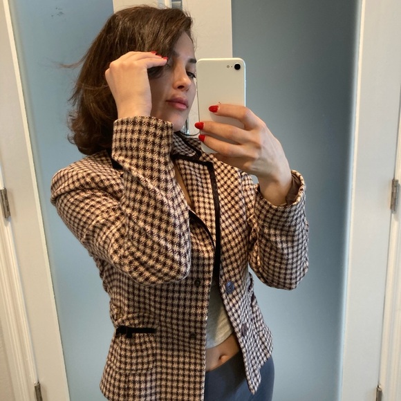 Vintage Houndstooth Wool Blazer with Black Trim – Tailored Chanel-Inspired - Picture 3 of 11